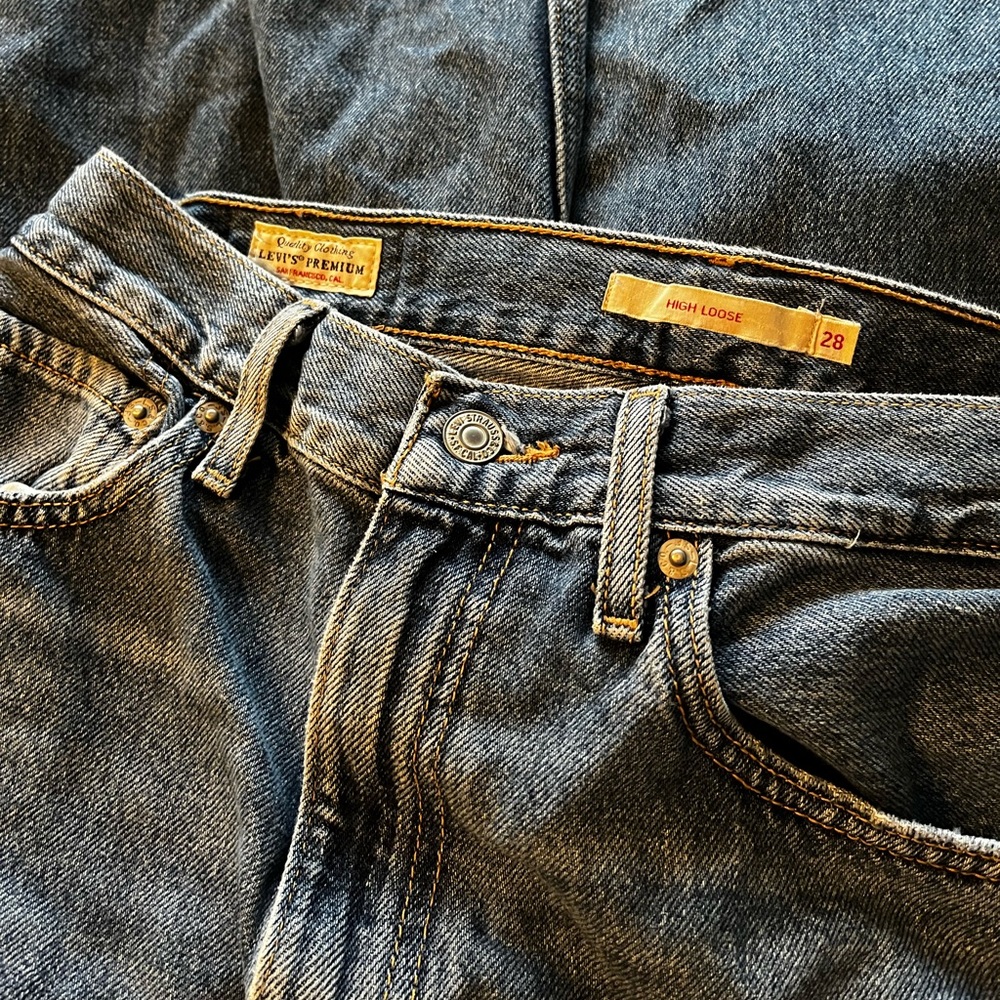 ripped levi’s jeans